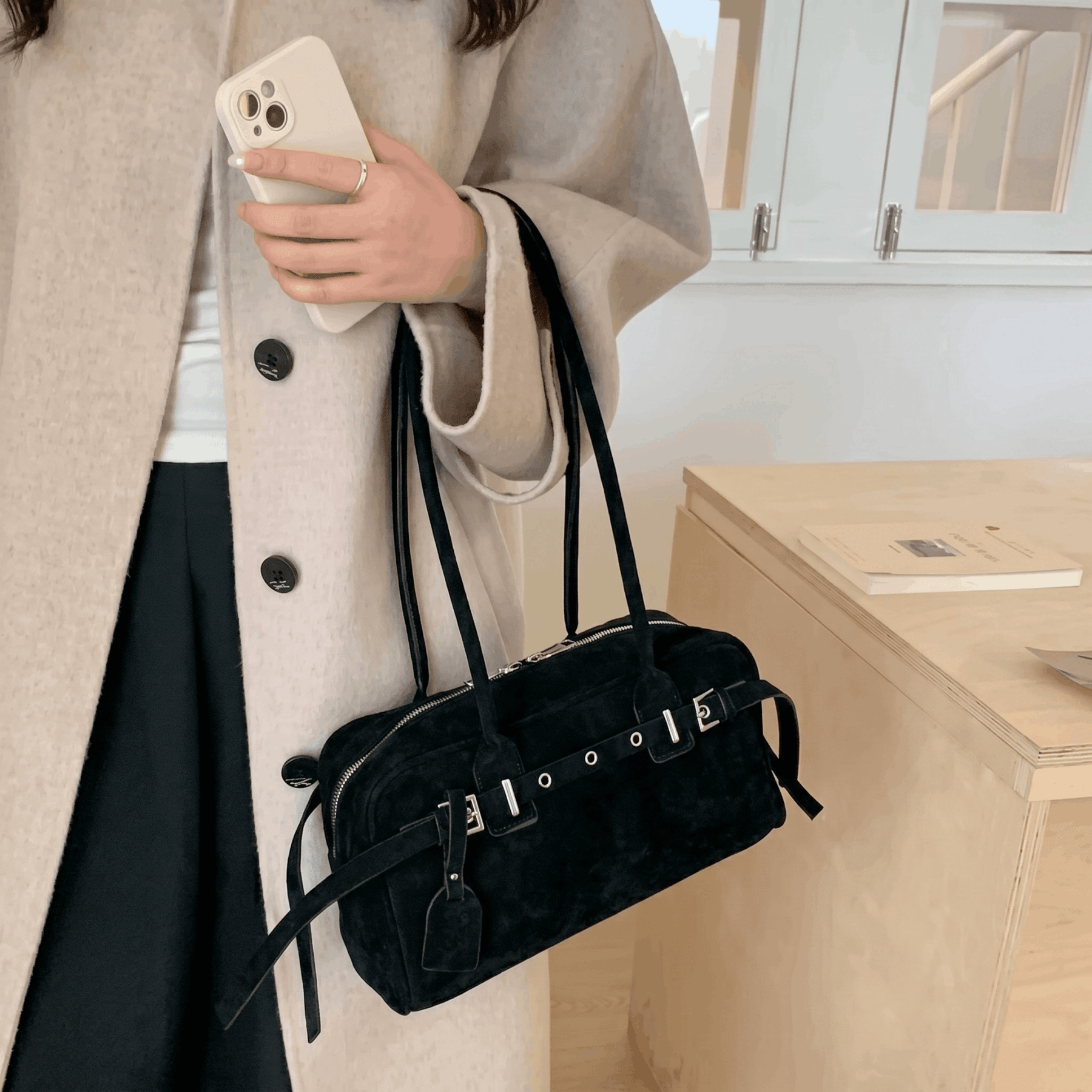 Rely - Exclusive Retro Suede Shoulder Bag - Timefield